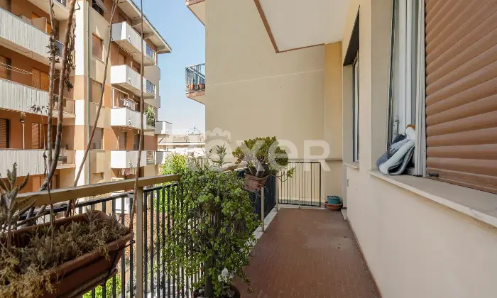 Rexer-Genova-Ampio-Appartamento-con-Balconi-e-Cantina-in-Zona-Tranquilla-Altro
