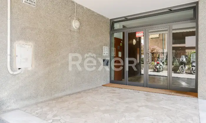 Rexer-Genova-Ampio-Appartamento-con-Balconi-e-Cantina-in-Zona-Tranquilla-Altro