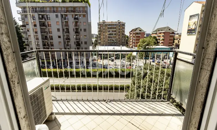Rexer-Milano-Famagosta-Piazza-Miani-ampio-bilocale-con-due-balconi-disponibile-anche-un-box-auto-Altro