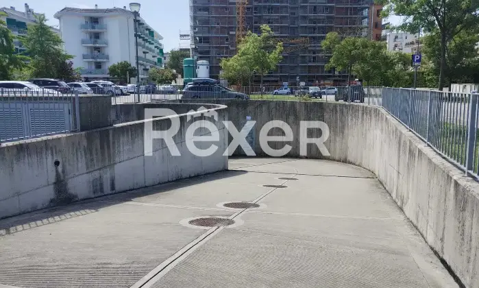 Rexer-Lido-di-Jesolo-GARAGE-IN-ZONA-PIAZZA-TORINO-A-CIRCA-METRI-DALLA-SPIAGGIA-Altro