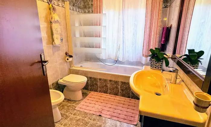 Rexer-Castelnuovo-di-Porto-Vendita-due-appartamenti-mq-complessivi-Via-Montefiore-Castelnuovo-di-Porto-RM-Altro
