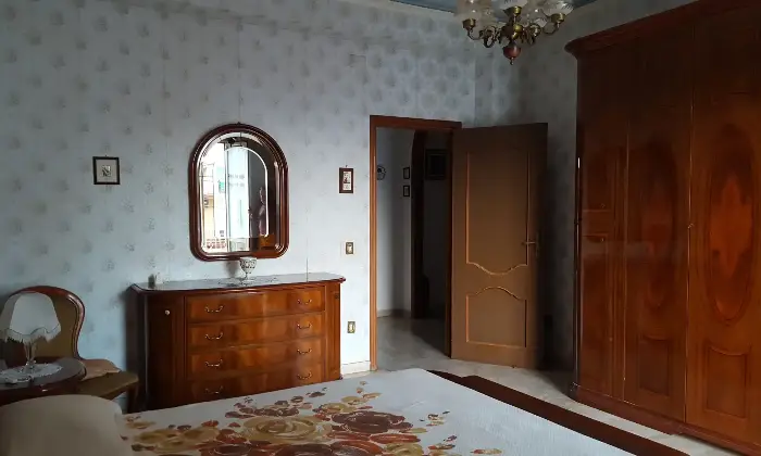 Rexer-Nicotera-Quadrilocale-in-vendita-in-via-Corte-Camera-da-letto-matrimoniale