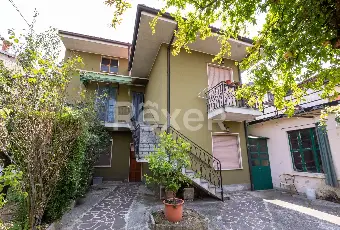 Rexer-Spirano-Villa-bifamiliare-con-giardino-Altro