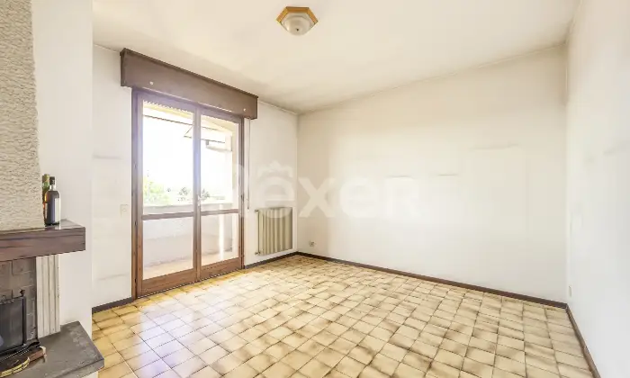 Rexer-SESTO-CALENDE-Ampio-trilocale-con-box-auto-e-vista-aperta-verso-le-montagne-Altro