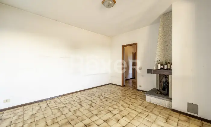 Rexer-SESTO-CALENDE-Ampio-trilocale-con-box-auto-e-vista-aperta-verso-le-montagne-Altro