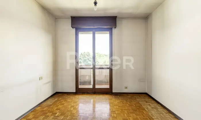 Rexer-SESTO-CALENDE-Ampio-trilocale-con-box-auto-e-vista-aperta-verso-le-montagne-Altro