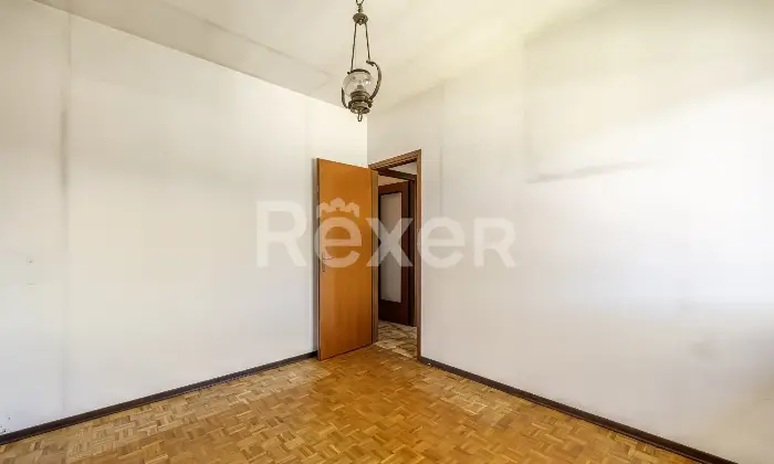 Rexer-SESTO-CALENDE-Ampio-trilocale-con-box-auto-e-vista-aperta-verso-le-montagne-Altro
