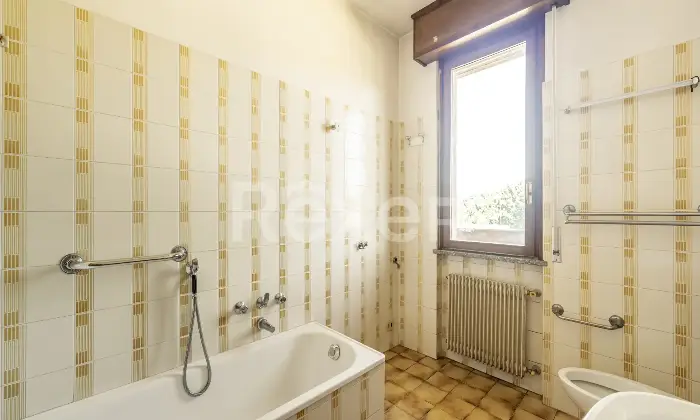 Rexer-SESTO-CALENDE-Ampio-trilocale-con-box-auto-e-vista-aperta-verso-le-montagne-Altro