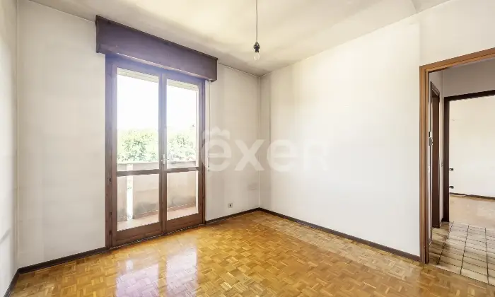 Rexer-SESTO-CALENDE-Ampio-trilocale-con-box-auto-e-vista-aperta-verso-le-montagne-Altro