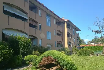 Rexer-SESTO-CALENDE-Ampio-trilocale-con-box-auto-e-vista-aperta-verso-le-montagne-Facciata