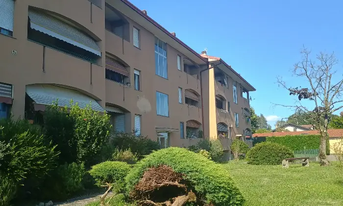 Rexer-SESTO-CALENDE-Ampio-trilocale-con-box-auto-e-vista-aperta-verso-le-montagne-Facciata