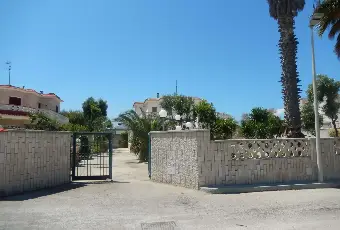 Rexer-Giovinazzo-Vendesi-VILLA-sul-mare-in-Via-Bari-a-Giovinazzo-Terrazzo
