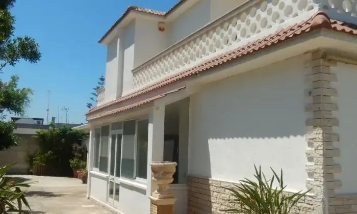 Rexer-Giovinazzo-Vendesi-VILLA-sul-mare-in-Via-Bari-a-Giovinazzo-Giardino