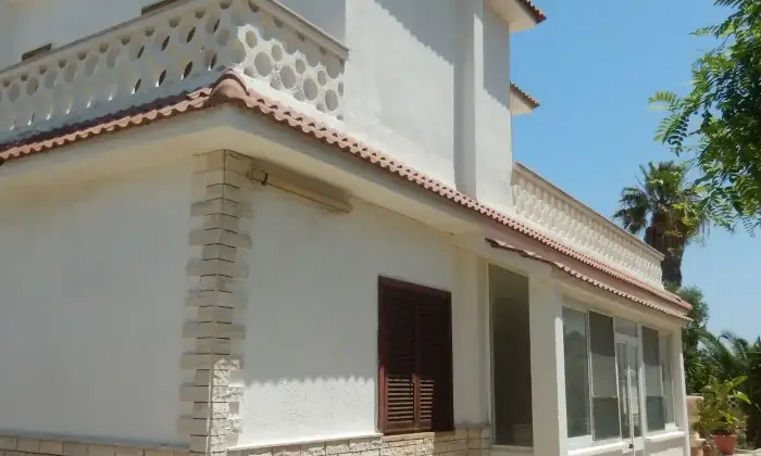 Rexer-Giovinazzo-Vendesi-VILLA-sul-mare-in-Via-Bari-a-Giovinazzo-Giardino