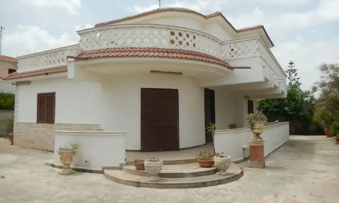 Rexer-Giovinazzo-Vendesi-VILLA-sul-mare-in-Via-Bari-a-Giovinazzo-Terrazzo