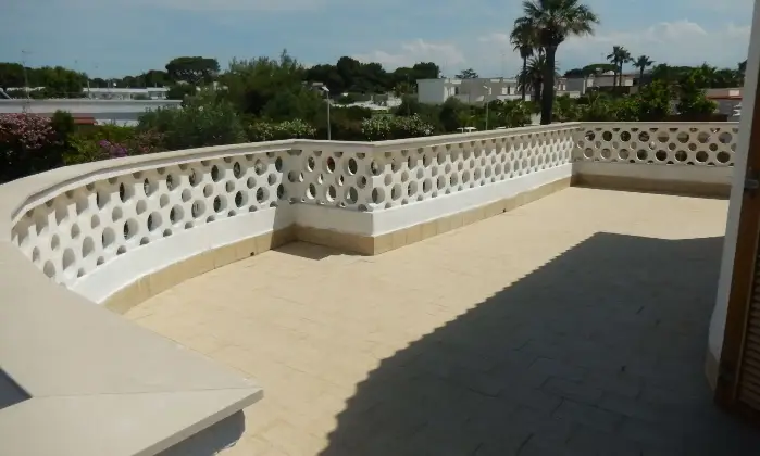 Rexer-Giovinazzo-Vendesi-VILLA-sul-mare-in-Via-Bari-a-Giovinazzo-Terrazzo