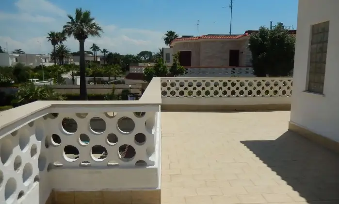 Rexer-Giovinazzo-Vendesi-VILLA-sul-mare-in-Via-Bari-a-Giovinazzo-Terrazzo
