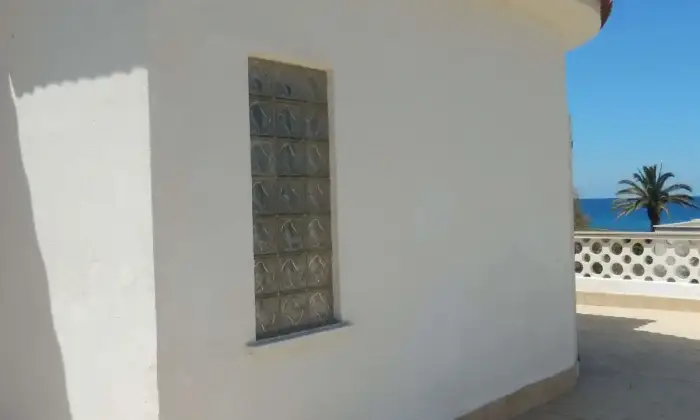 Rexer-Giovinazzo-Vendesi-VILLA-sul-mare-in-Via-Bari-a-Giovinazzo-Terrazzo