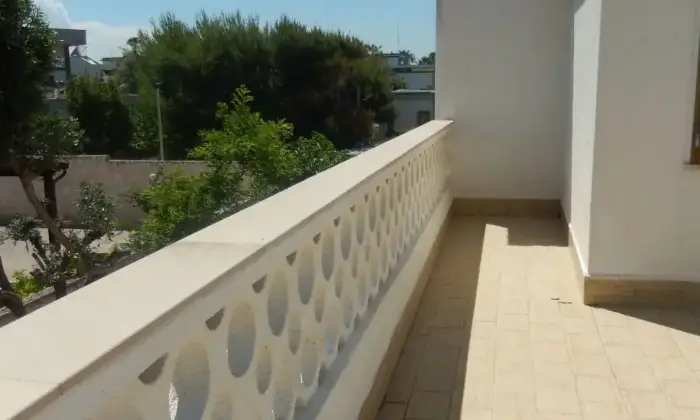 Rexer-Giovinazzo-Vendesi-VILLA-sul-mare-in-Via-Bari-a-Giovinazzo-Giardino