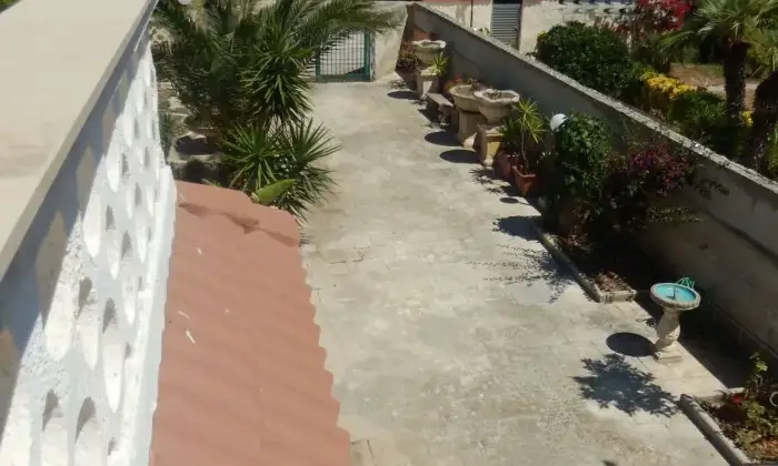 Rexer-Giovinazzo-Vendesi-VILLA-sul-mare-in-Via-Bari-a-Giovinazzo-Terrazzo