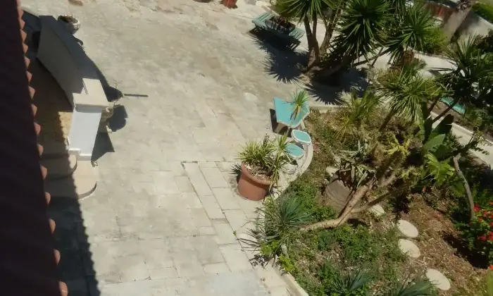 Rexer-Giovinazzo-Vendesi-VILLA-sul-mare-in-Via-Bari-a-Giovinazzo-Terrazzo