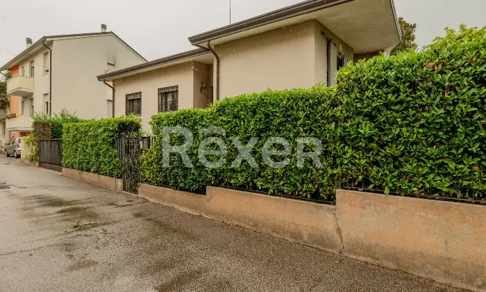 Rexer-Padova-Villa-singola-su-due-livelli-con-giardino-e-garage-Altro
