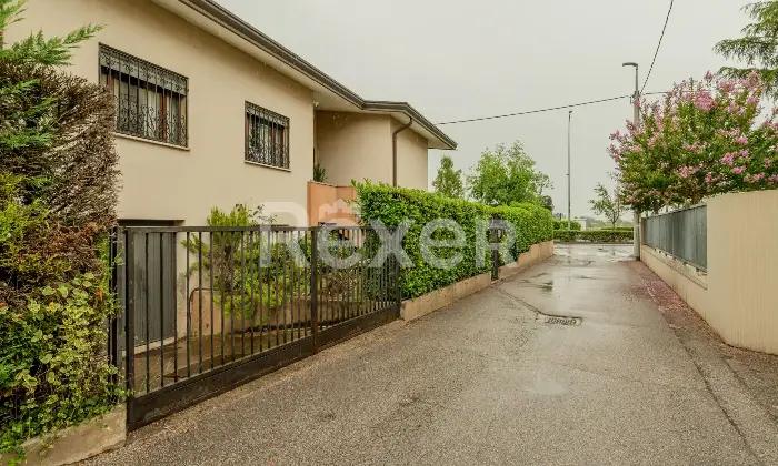 Rexer-Padova-Villa-singola-su-due-livelli-con-giardino-e-garage-Altro