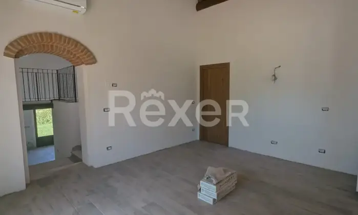 Rexer-San-Gimignano-Elegante-casale-con-vigneto-e-terreno-in-vendita-a-San-Gimignano-Altro