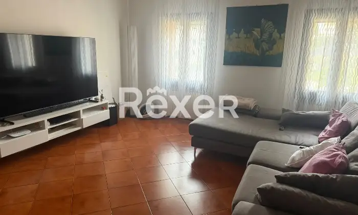 Rexer-Priabona-Intero-edificio-con-trattoria-appartamenti-e-ampi-spazi-accessori-Altro