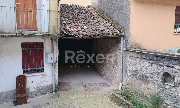 Rexer-Canzo-Appartamento-su-livelli-in-casa-di-corte-Altro