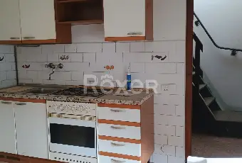 Rexer-Canzo-Appartamento-su-livelli-in-casa-di-corte-Altro