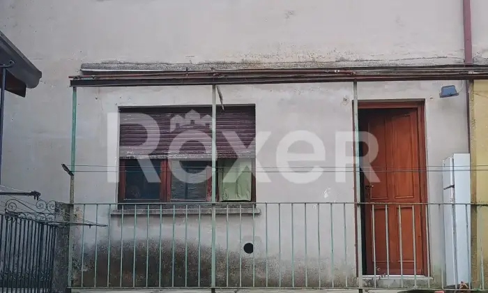 Rexer-Canzo-Appartamento-su-livelli-in-casa-di-corte-Altro