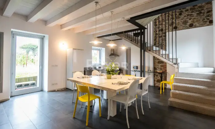Rexer-TRICESIMO-Casa-Torre-semi-indipendente-su-quattro-livelli-con-box-doppio-e-cantina-Altro