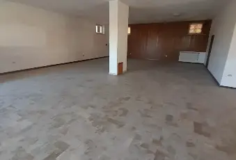 Rexer-Villa-Zaccheopetriccione-Ampio-locale-commerciale-con-vetrine-su-strada-Villa-Zaccheo-Castellalto-Altro