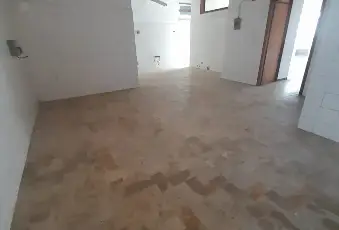 Rexer-Villa-Zaccheopetriccione-Ampio-locale-commerciale-con-vetrine-su-strada-Villa-Zaccheo-Castellalto-Altro