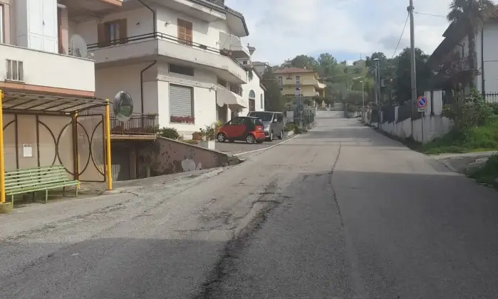 Rexer-Villa-Zaccheopetriccione-Ampio-locale-commerciale-con-vetrine-su-strada-Villa-Zaccheo-Castellalto-Altro