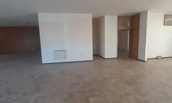 Rexer-Villa-Zaccheopetriccione-Ampio-locale-commerciale-con-vetrine-su-strada-Villa-Zaccheo-Castellalto-Altro