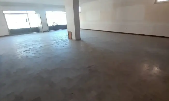 Rexer-Villa-Zaccheopetriccione-Ampio-locale-commerciale-con-vetrine-su-strada-Villa-Zaccheo-Castellalto-Altro