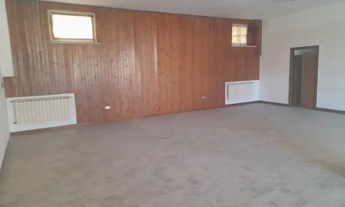 Rexer-Villa-Zaccheopetriccione-Ampio-locale-commerciale-con-vetrine-su-strada-Villa-Zaccheo-Castellalto-Altro