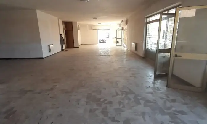 Rexer-Villa-Zaccheopetriccione-Ampio-locale-commerciale-con-vetrine-su-strada-Villa-Zaccheo-Castellalto-Altro