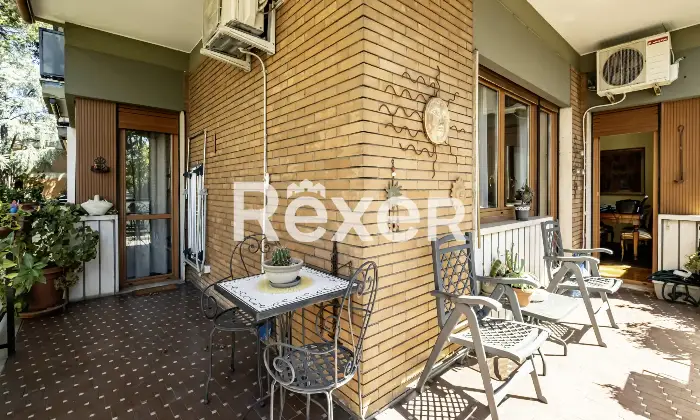 Rexer-Roma-Appartamento-in-Via-Deruta-con-box-auto-Altro
