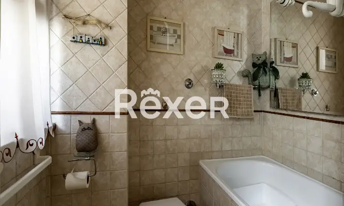 Rexer-Roma-Appartamento-in-Via-Deruta-con-box-auto-Altro