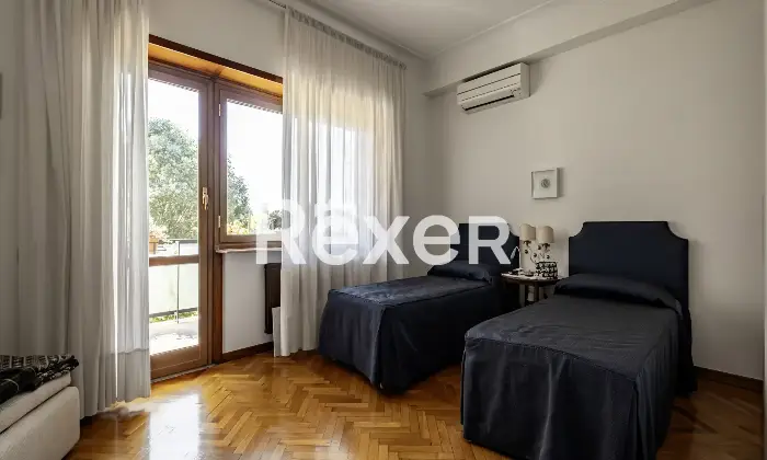 Rexer-Roma-Appartamento-in-Via-Deruta-con-box-auto-Altro