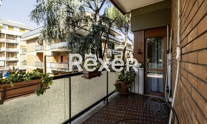 Rexer-Roma-Appartamento-in-Via-Deruta-con-box-auto-Altro