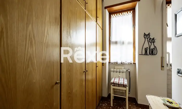 Rexer-Roma-Appartamento-in-Via-Deruta-con-box-auto-Altro