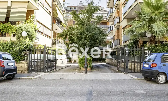 Rexer-Roma-Appartamento-in-Via-Deruta-con-box-auto-Altro