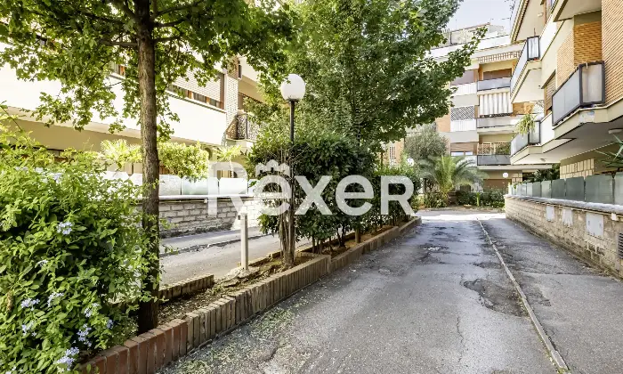 Rexer-Roma-Appartamento-in-Via-Deruta-con-box-auto-Altro
