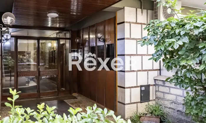 Rexer-Roma-Appartamento-in-Via-Deruta-con-box-auto-Altro