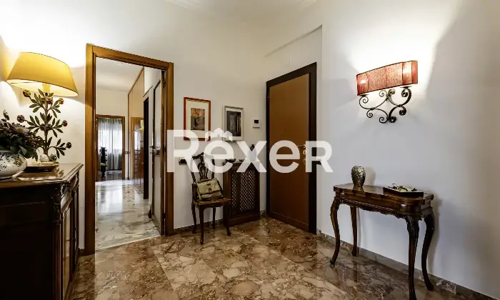 Rexer-Roma-Appartamento-in-Via-Deruta-con-box-auto-Altro