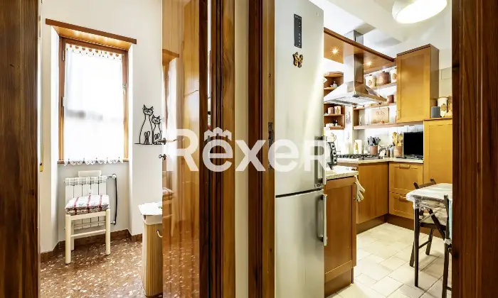 Rexer-Roma-Appartamento-in-Via-Deruta-con-box-auto-Altro